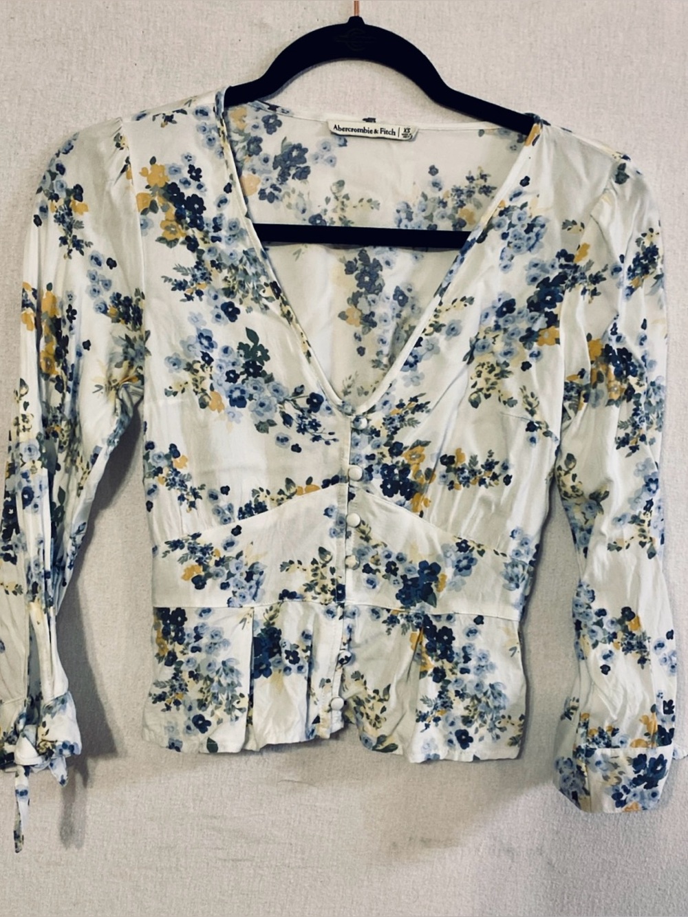 Abercrombie & Fitch Women's White Floral Button-Front Blouse Tie Sleeves XS EUC